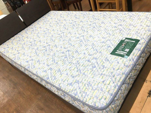 家具のベッド