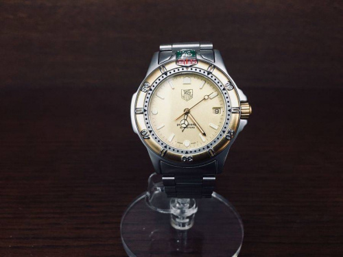 腕時計のTAG HEUER　