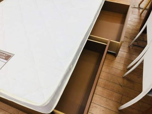 セミダブルベッドのニトリ