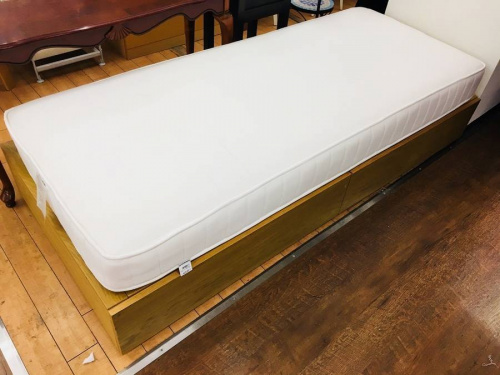 家具のベッド