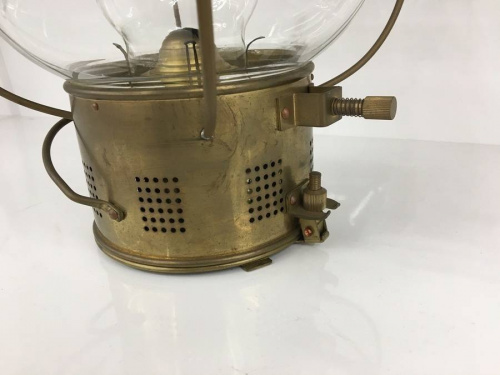 日本船燈株式会社の石油式マリンランプ