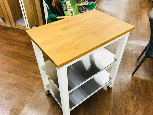 家具のテーブル