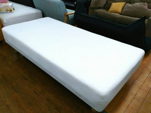 家具のベッド