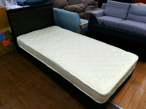 家具のベッド