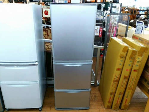 冷蔵庫の3ドア冷蔵庫
