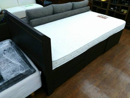 ベッドのシングルベッド