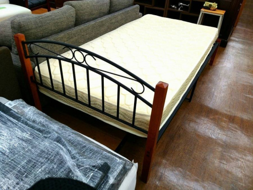 ベッドのシングルベッド