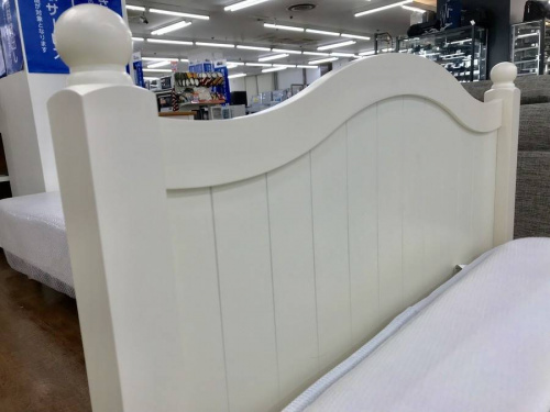 ベッドのシングルベッド