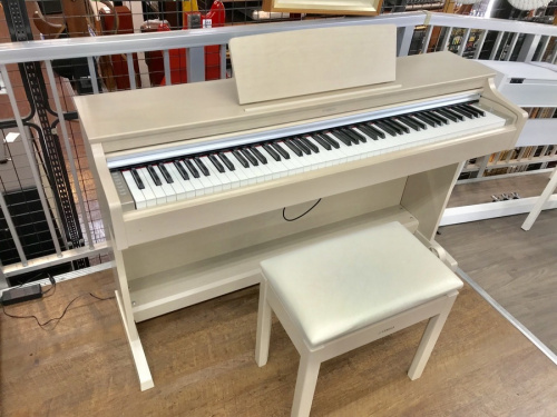 楽器の電子ピアノ