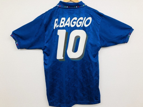 サッカーユニフォームのDIADORA