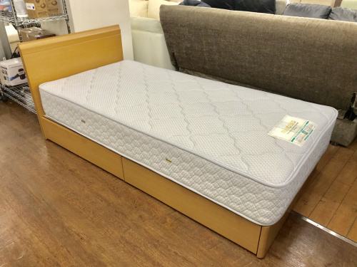 家具のベッド