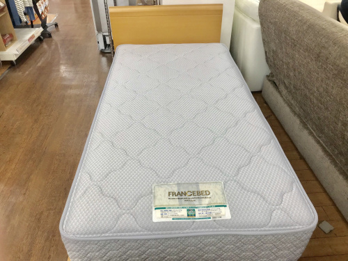 ベッドのシングルベッド