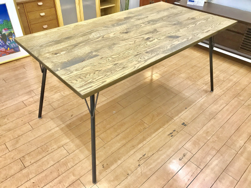 ダイニングテーブルのACME FURNITURE