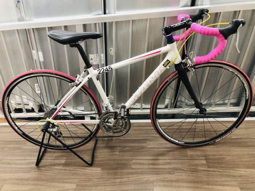 自転車のロードバイク
