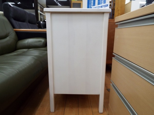 チェストの三段