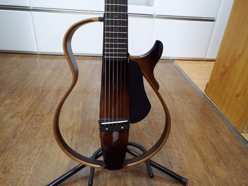 サイレントギターのYAMAHA