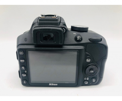 デジタルカメラ　一眼レフのNIKON　ニコン