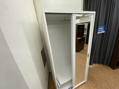 ワードローブの2枚扉　ミラー付