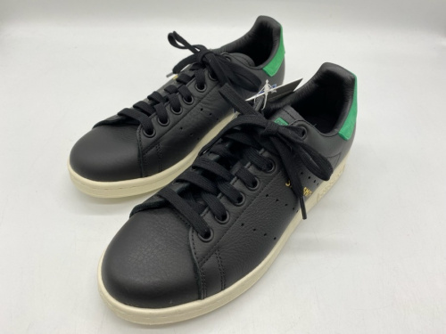 スニーカーのadidas