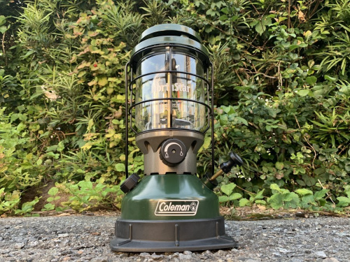 アウトドアのランタン