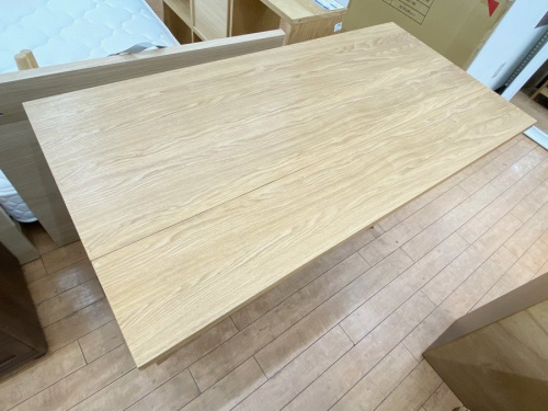 キッチン家具のカウンターテーブル