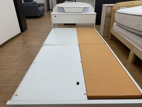 ベッドのシングルベッド
