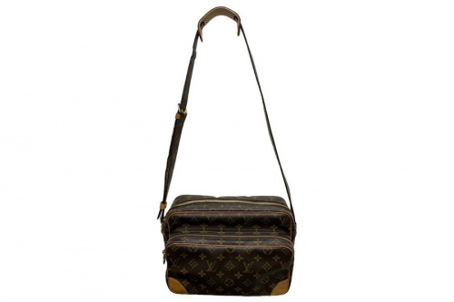 ショルダーバッグのLOUIS VUITTON