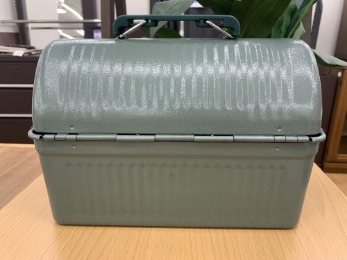 キャンプ用品のランチボックス
