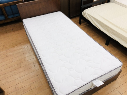 家具のベッド　寝具