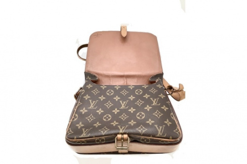 LOUIS VUITTON　のヴィトン　横浜