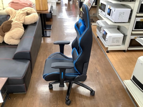 ゲーミングチェアのＡＫＲＡＣＩＮＧ（エーケーレーシング）