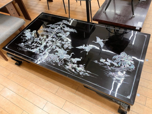 生活家具のテーブル