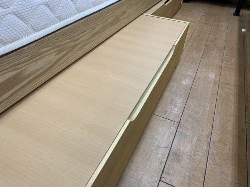 ベッドのシングルベッド