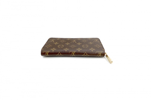長財布のLOUIS VUITTON