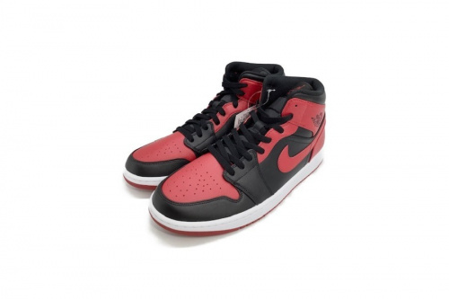 靴のスニーカー