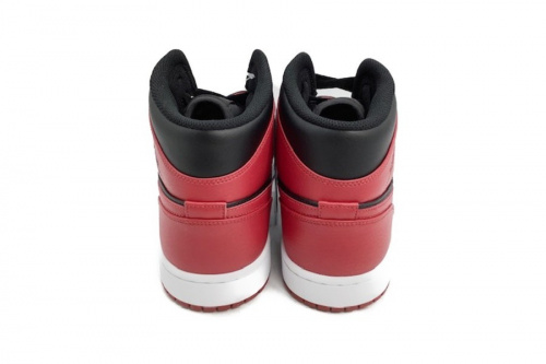 ハイカットスニーカーのNIKE