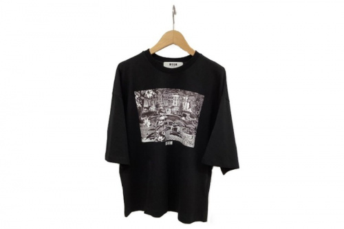 トップス　半袖のTシャツ　カットソー