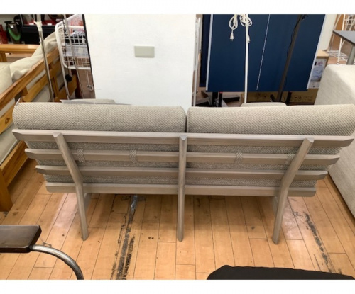 2人掛けソファーのkarimoku　カリモク