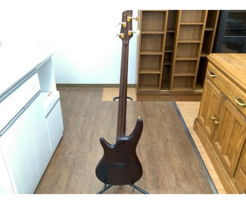 ベースのibanez