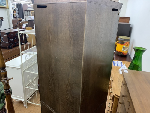 万能収納のコーナーキャビネット