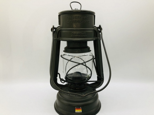 ランタン オイルランタン　中古ランタン　ストームランタン　ハリケーンランタンのFEUERHAND フュアハンド