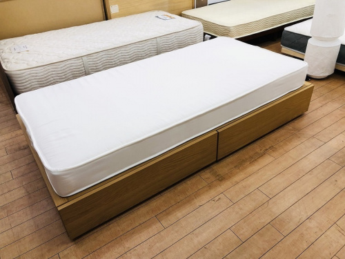 中古家具　寝具のシングルベッド　ベッド