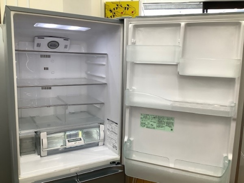 5ドア冷蔵庫のHITACHI 日立