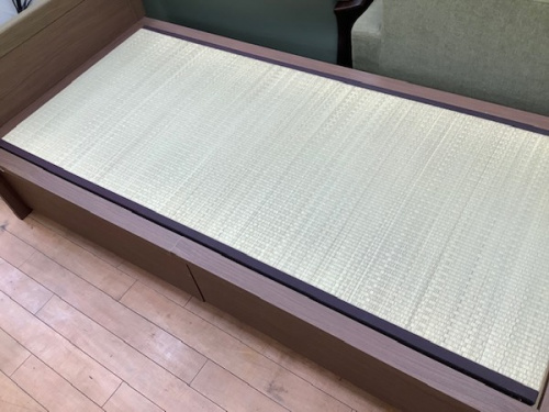中古家具　寝具のシングルベッド　ベッド