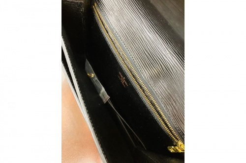 ルイヴィトンのLOUIS VUITTON