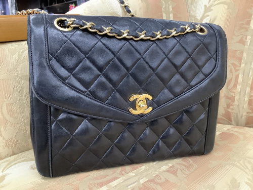 バッグのCHANEL