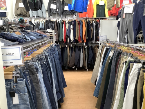 デニムパンツのNIKE adidas Reebok