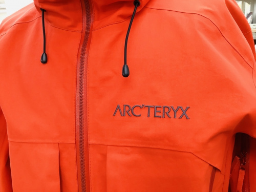 マウンテンパーカーのARC'TERYX