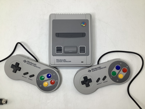 ゲーム機のスーパーファミコンミニ