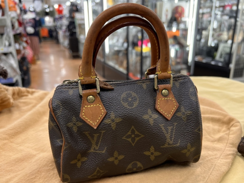 モノグラムのハンドバッグ